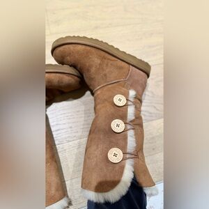 ❌SOLD❌Uggs Bailey Button
